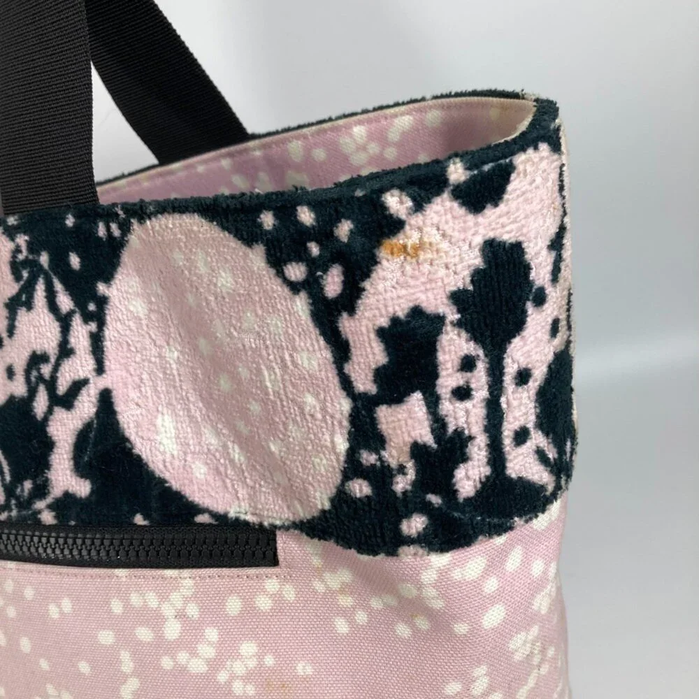 CHANEL Pink Shoulder Bag - Picture 10 of 16